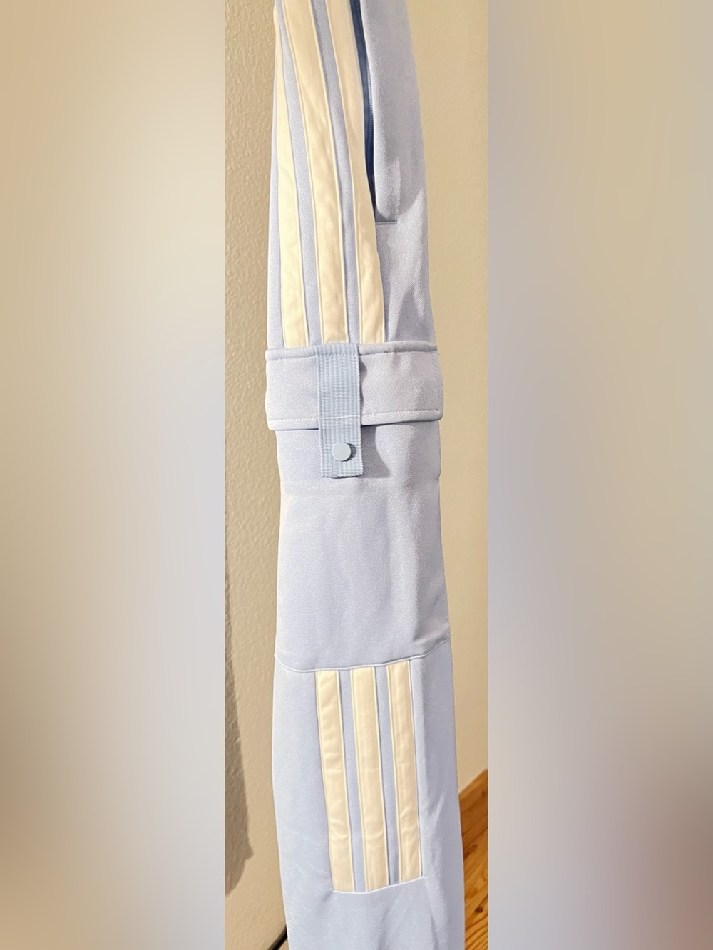 🔥New adidas Light Blue Joggers with White Three-Stripes - Picture 3 of 7